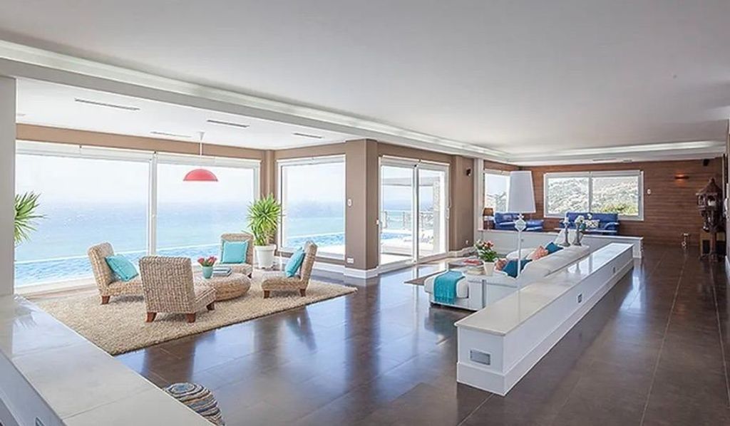 Salón con vistas al mar